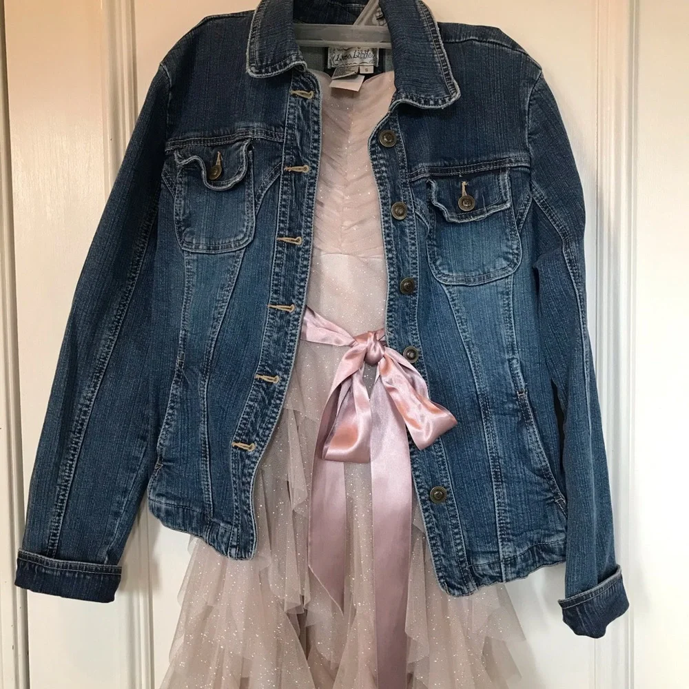 Formal short dress with rose belt. - Picture 4 of 5